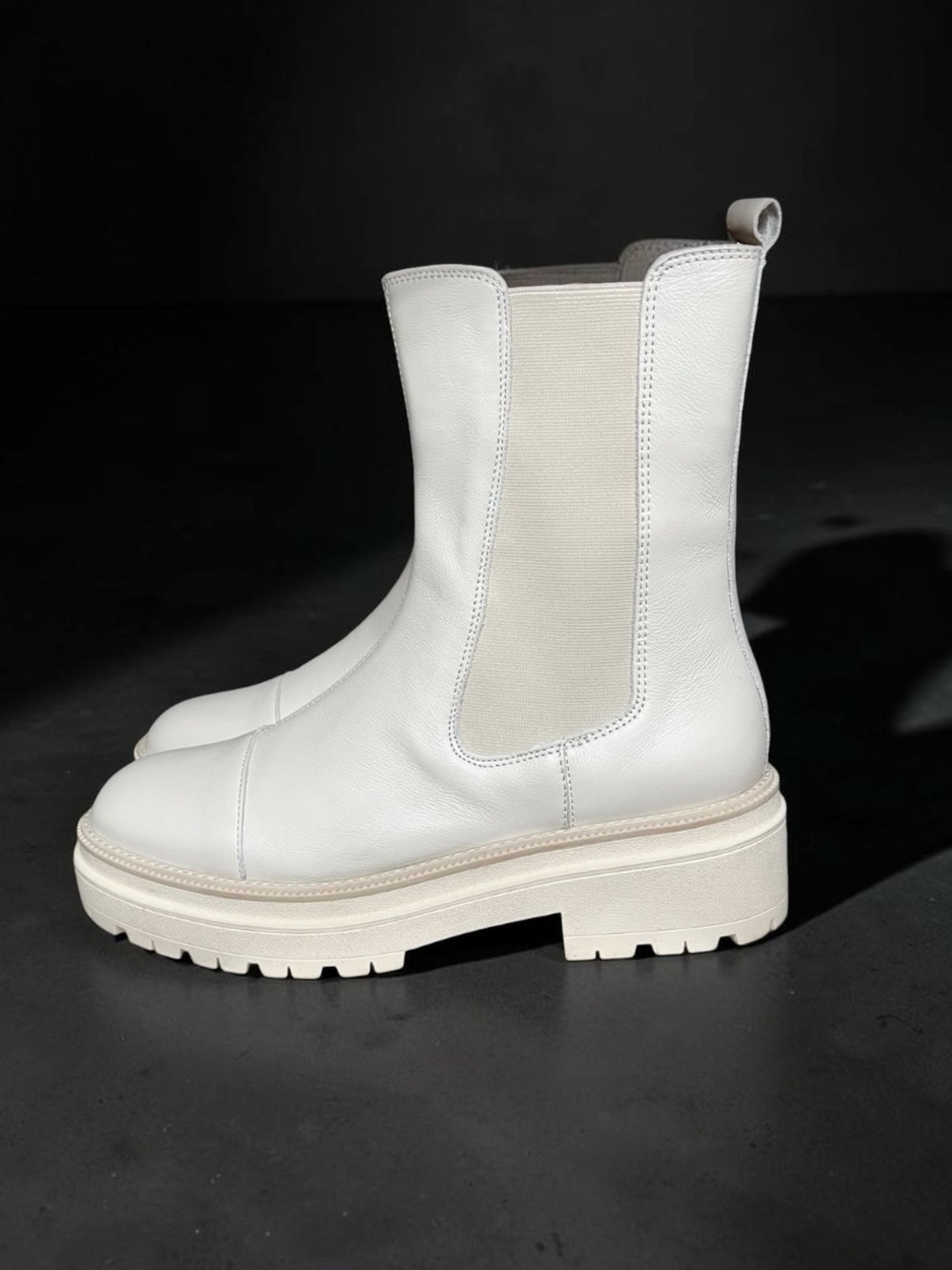 🌻NEW w/box Sam Edelman Wellington Chelsea Boots Lug Sole Round Toe Pull On 9.5